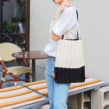 Load image into Gallery viewer, StephyDesignHK Black+white Folding Bag/Wrinkle Bag/Folding Bag/Shoulder Bag
