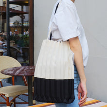 Load image into Gallery viewer, StephyDesignHK Black+white Folding Bag/Wrinkle Bag/Folding Bag/Shoulder Bag
